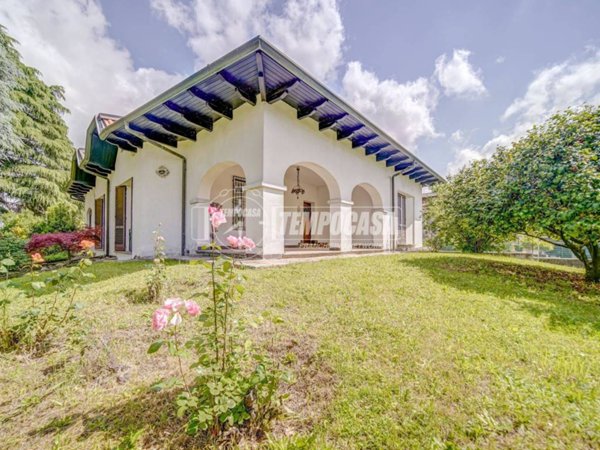 casa indipendente in vendita a Fagnano Olona