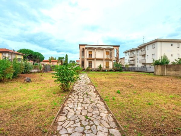 casa indipendente in vendita a Fagnano Olona
