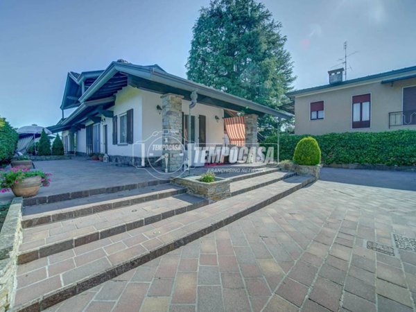 casa indipendente in vendita a Fagnano Olona in zona Bergoro
