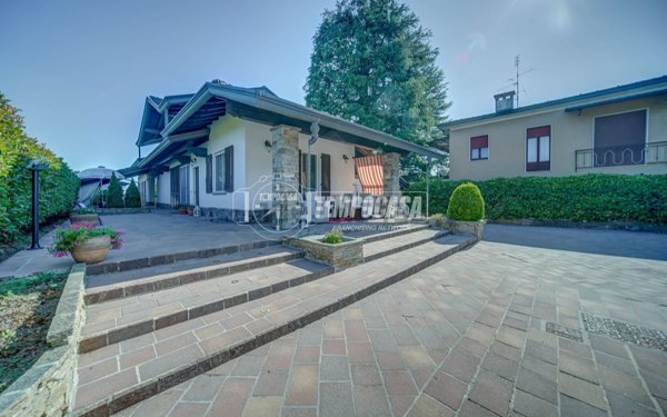 casa indipendente in vendita a Fagnano Olona in zona Bergoro
