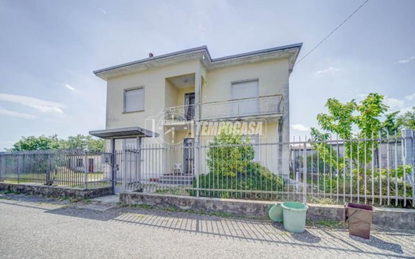 casa indipendente in vendita a Fagnano Olona