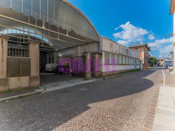 locale commerciale in vendita a Fagnano Olona