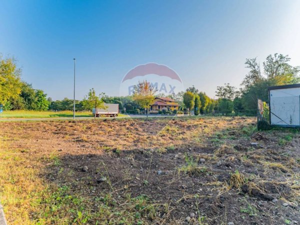 terreno edificabile in vendita a Fagnano Olona