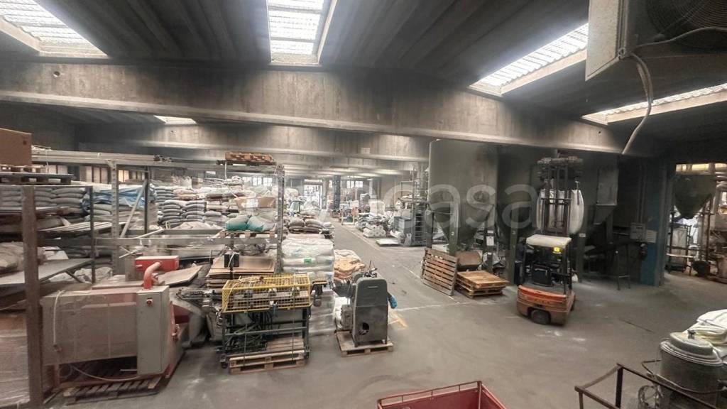 capannone in vendita a Fagnano Olona