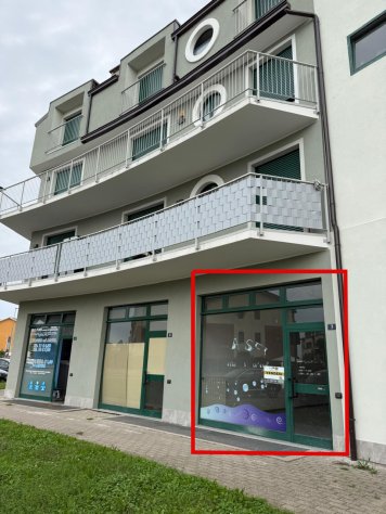 locale commerciale in vendita a Fagnano Olona