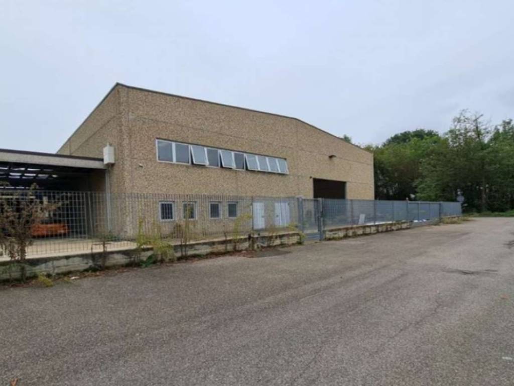 locale commerciale in vendita a Fagnano Olona