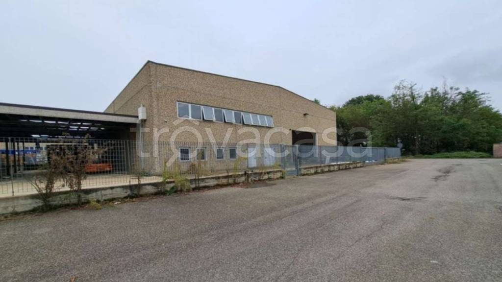 locale commerciale in vendita a Fagnano Olona