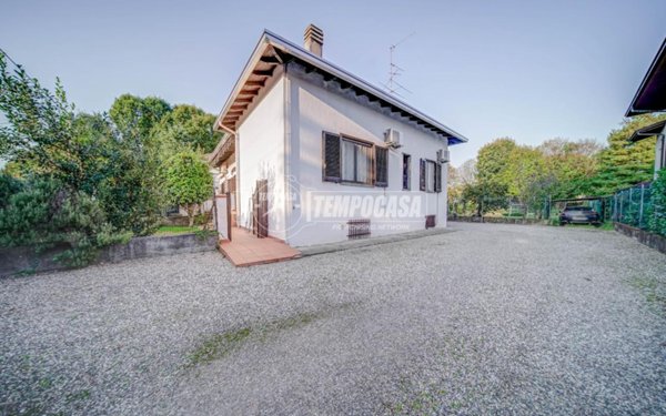 casa indipendente in vendita a Fagnano Olona