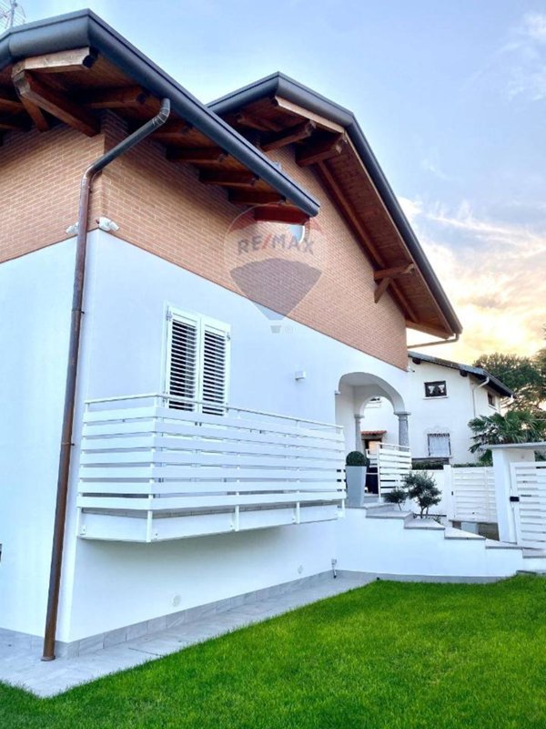 casa indipendente in vendita a Fagnano Olona