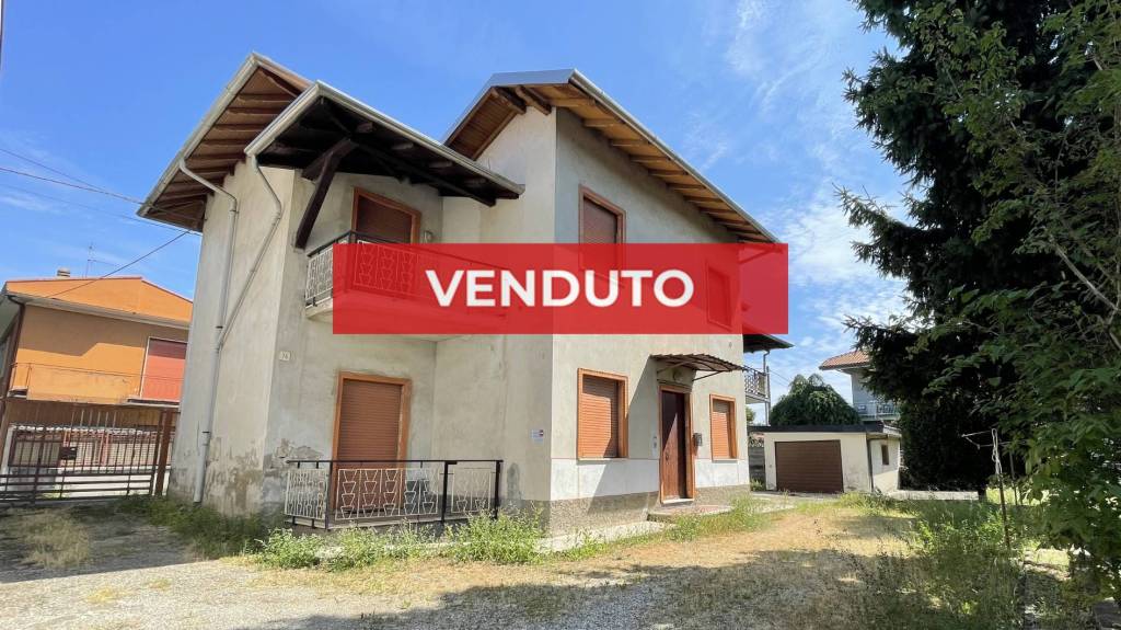 casa indipendente in vendita a Fagnano Olona