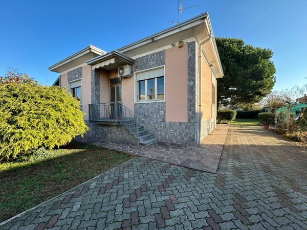 casa indipendente in vendita a Fagnano Olona