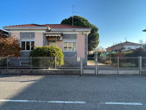 casa indipendente in vendita a Fagnano Olona