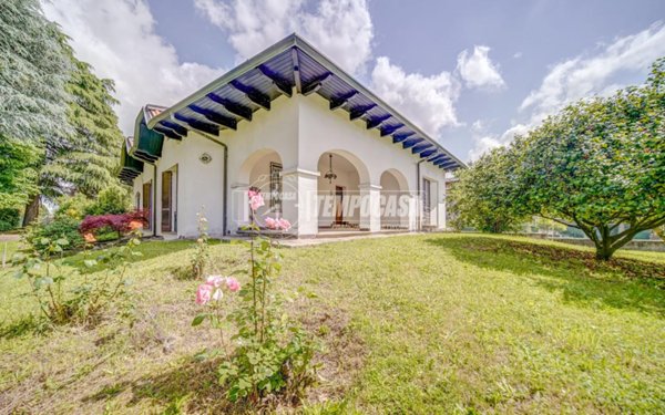 casa indipendente in vendita a Fagnano Olona