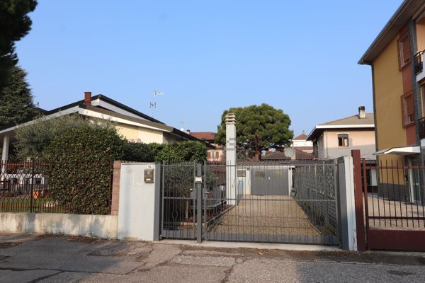 casa semindipendente in vendita a Fagnano Olona