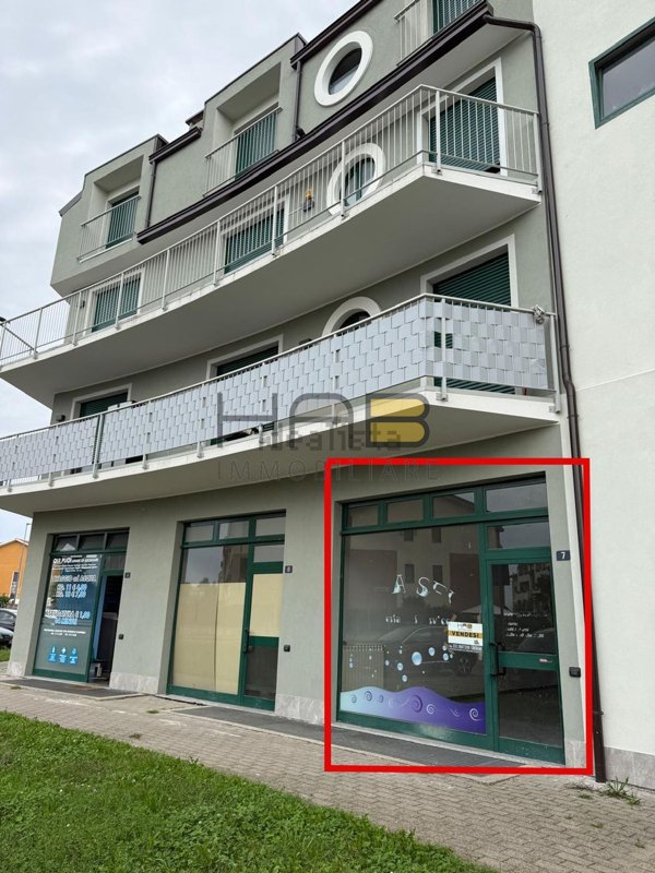 locale commerciale in vendita a Fagnano Olona