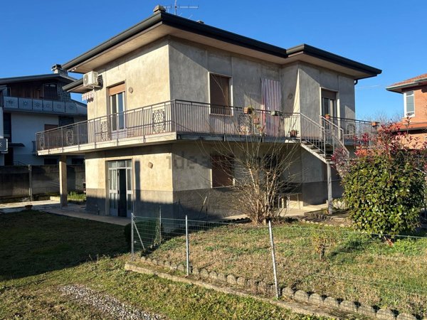casa indipendente in vendita a Fagnano Olona