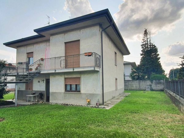 casa indipendente in vendita a Fagnano Olona