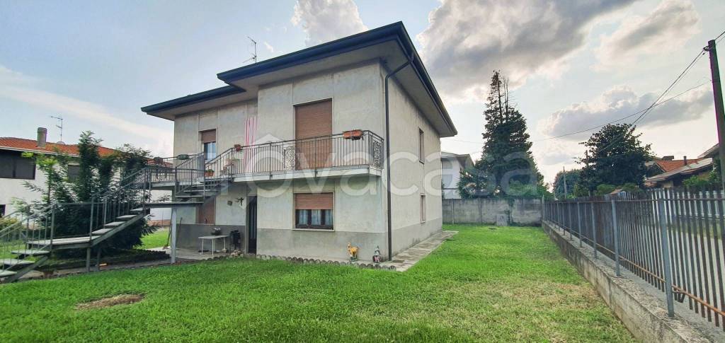 casa indipendente in vendita a Fagnano Olona