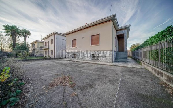 casa indipendente in vendita a Fagnano Olona