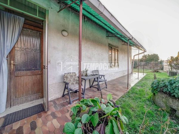 casa indipendente in vendita a Fagnano Olona
