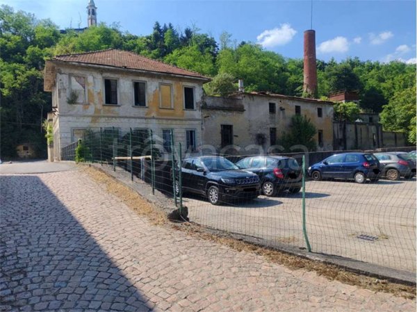 locale commerciale in vendita a Fagnano Olona