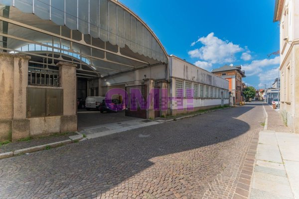locale di sgombero in vendita a Fagnano Olona