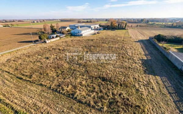 terreno edificabile in vendita a Fagnano Olona