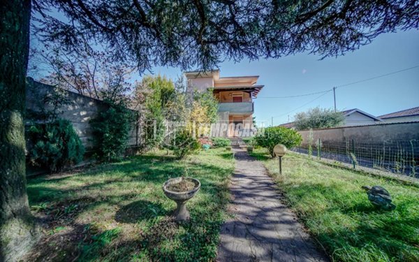 casa indipendente in vendita a Fagnano Olona
