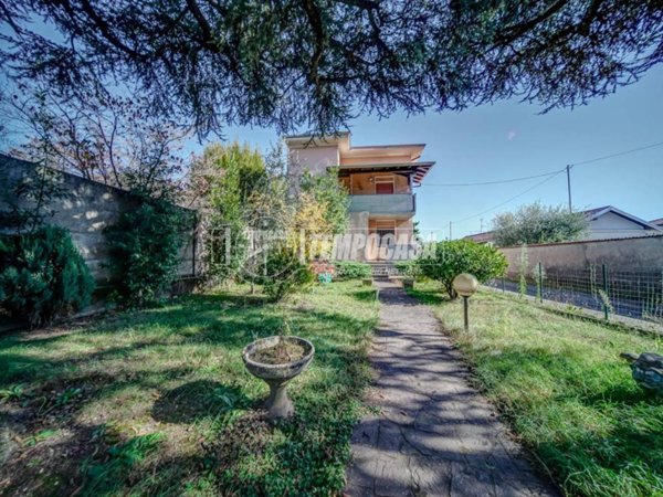 casa indipendente in vendita a Fagnano Olona