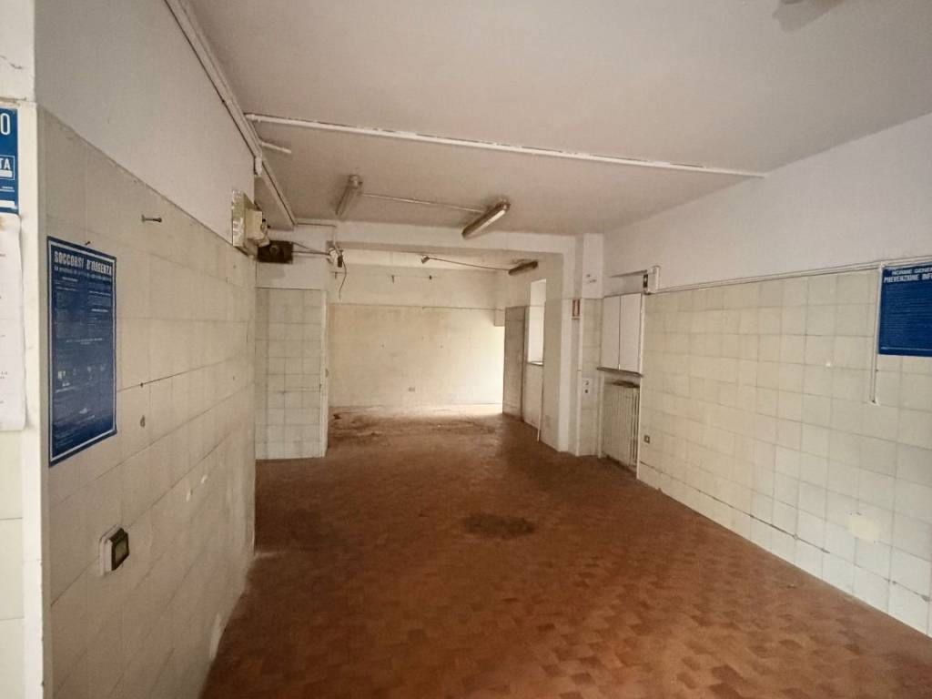 locale commerciale in vendita a Fagnano Olona