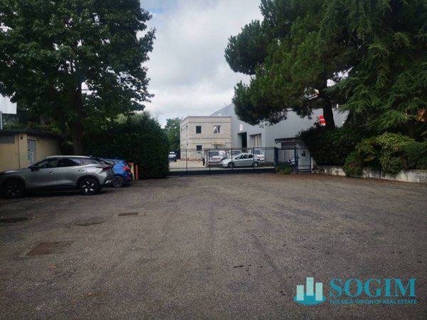 capannone in vendita a Fagnano Olona