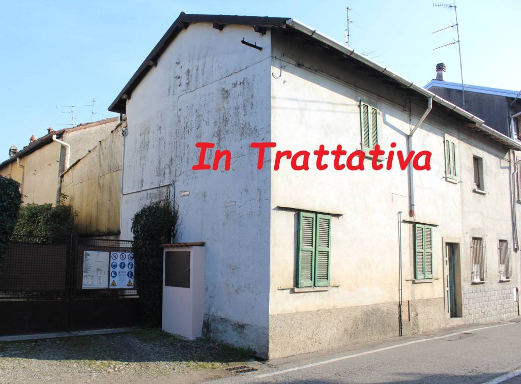 casa indipendente in vendita a Fagnano Olona in zona Bergoro