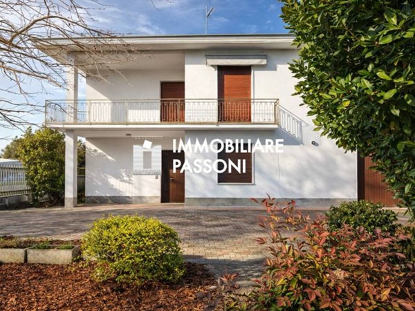 casa indipendente in vendita a Fagnano Olona