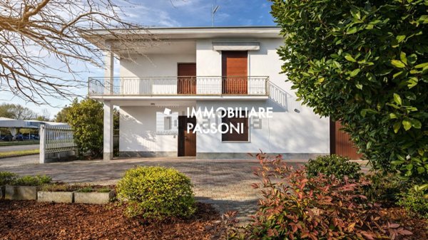casa indipendente in vendita a Fagnano Olona
