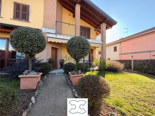 casa indipendente in vendita a Fagnano Olona
