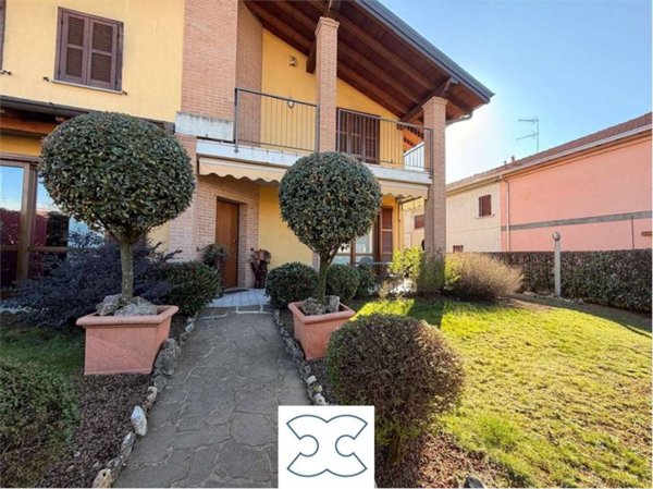 casa indipendente in vendita a Fagnano Olona