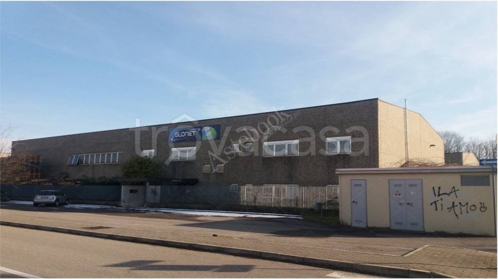 locale commerciale in vendita a Fagnano Olona