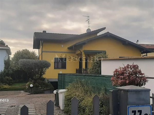 casa indipendente in vendita a Fagnano Olona