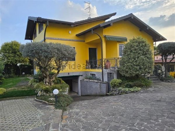 casa indipendente in vendita a Fagnano Olona