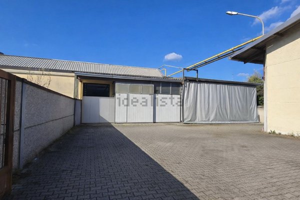 capannone in vendita a Fagnano Olona