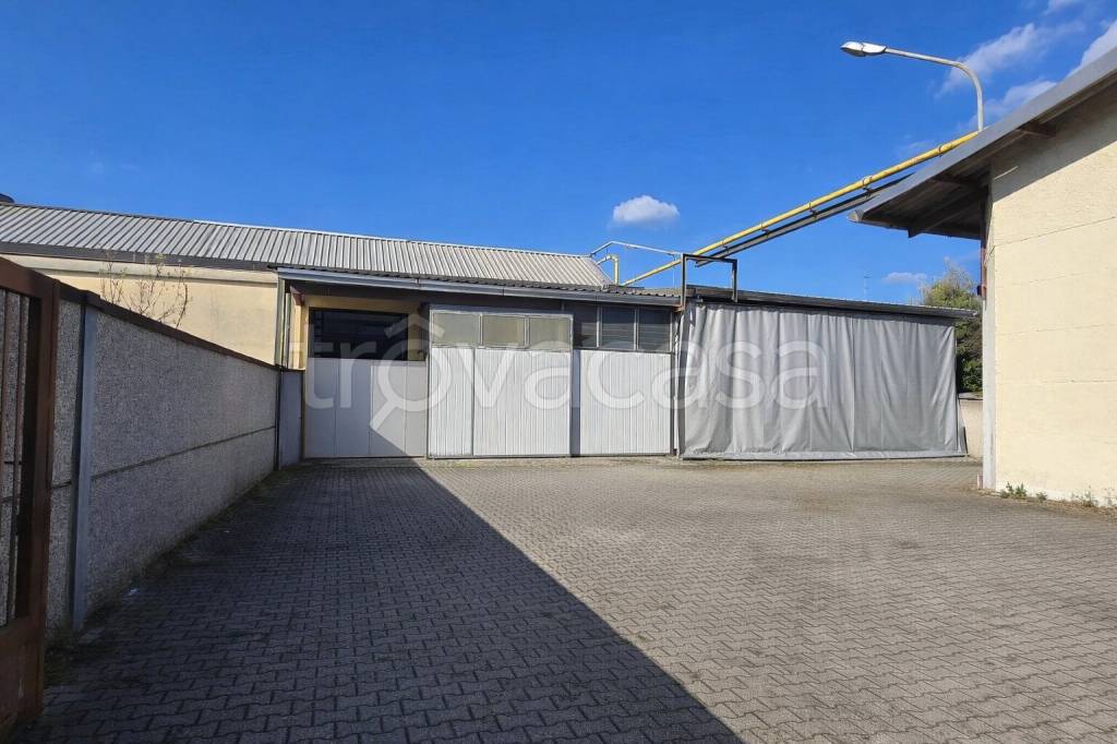 locale commerciale in vendita a Fagnano Olona
