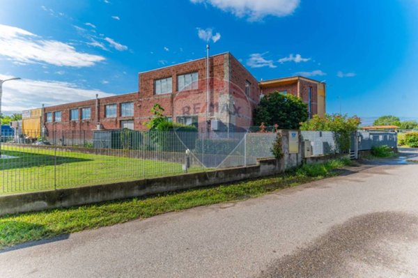 capannone in vendita a Fagnano Olona