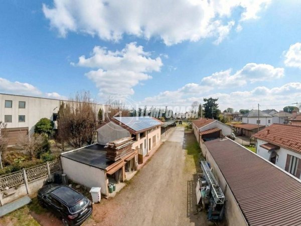 locale commerciale in vendita a Fagnano Olona