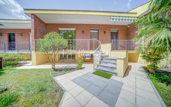 casa indipendente in vendita a Fagnano Olona