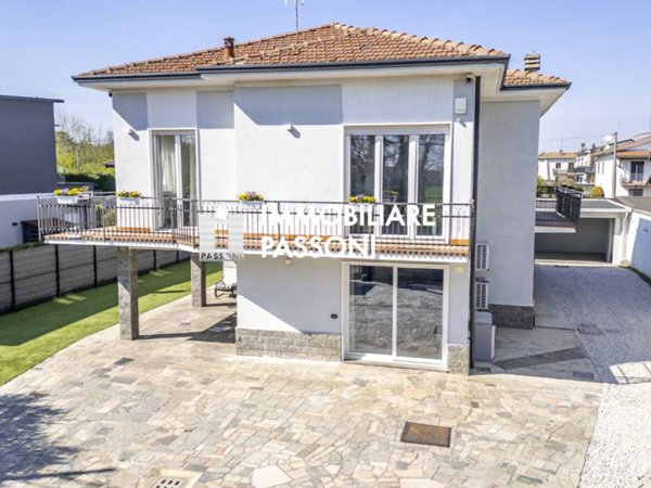 casa indipendente in vendita a Fagnano Olona