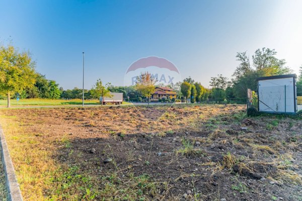 terreno edificabile in vendita a Fagnano Olona