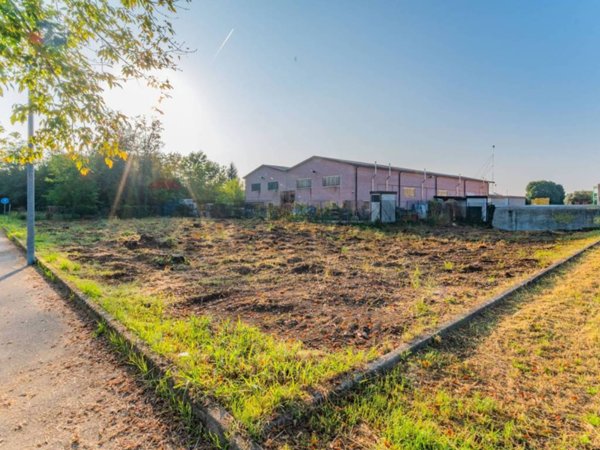 terreno edificabile in vendita a Fagnano Olona