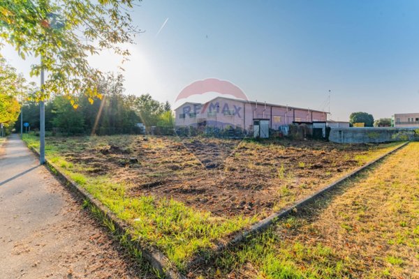 terreno edificabile in vendita a Fagnano Olona