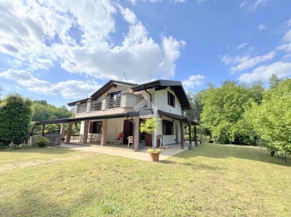 casa indipendente in vendita a Fagnano Olona