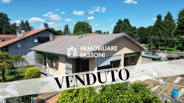 casa indipendente in vendita a Fagnano Olona in zona Bergoro